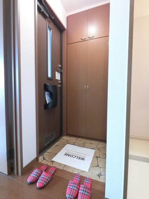 【玄関】 | フローラルコート Ｂ | 玄関 トールサイズのシューズボックス、収納物入付き