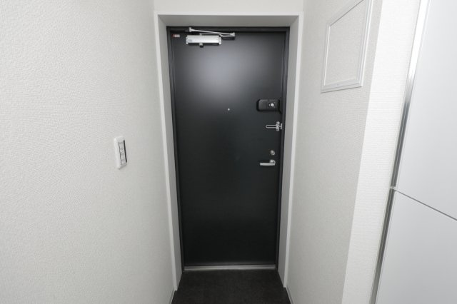 b'CASA KOIWA 2ndの玄関