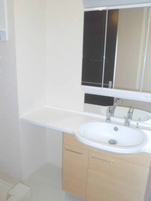 【洗面所】 | パステルコート | 三面鏡・整理棚付きカウンター洗面台