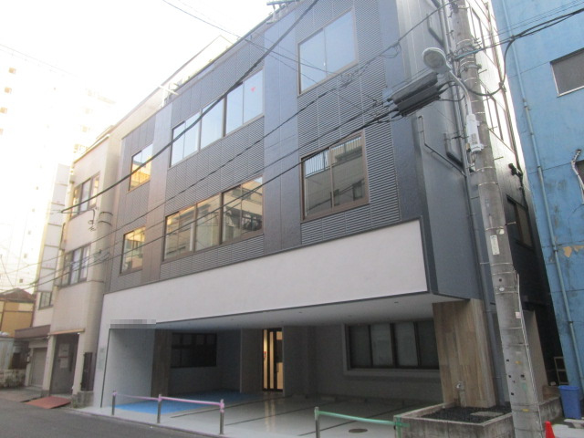 台東区台東１丁目のビルの外観