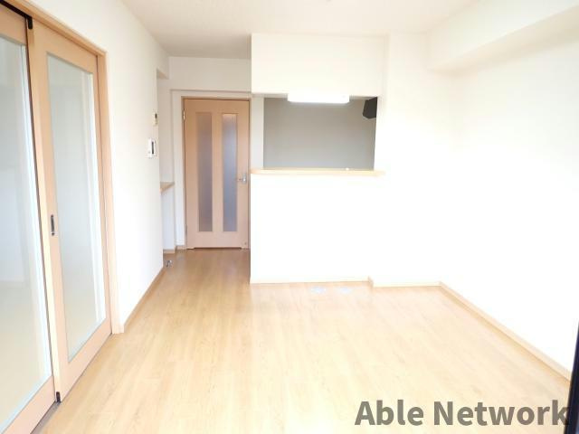 ファミールヴィラ深芝Ⅰ　の居間・リビング|１０．２帖のリビング