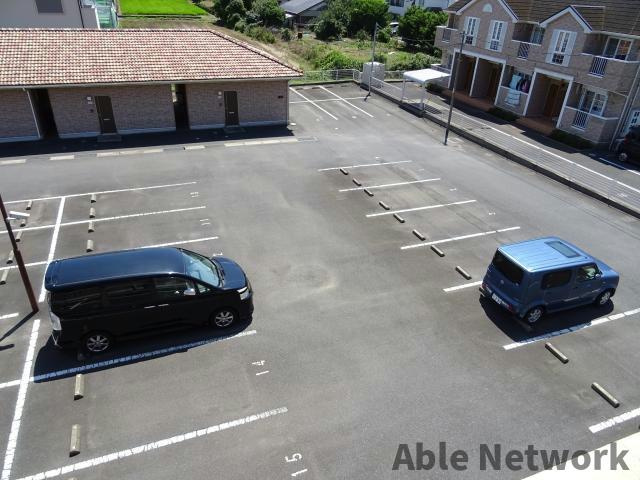 ファミールヴィラ深芝Ⅰ　の駐車場