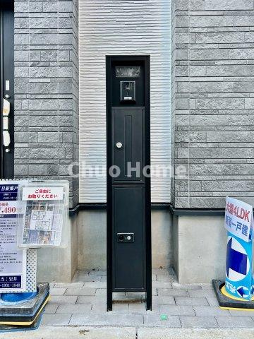 江戸川区一之江6丁目新築分譲住宅の外観|留守中に便利な宅配ボックス完備