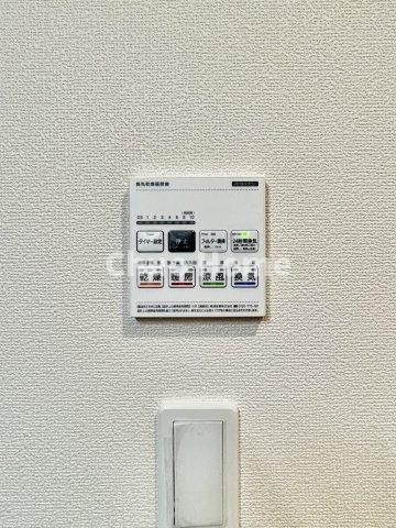 江戸川区一之江6丁目新築分譲住宅の冷暖房・空調設備|【浴室乾燥機】暖房・冷風・換気・乾燥が可能です。毎日を快適に過ごせるうれしい機能が揃っています。雨の日の洗濯物も安心です。