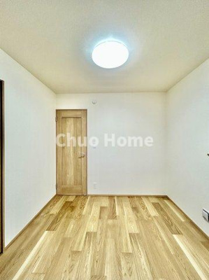 【子供部屋】 | 江戸川区一之江6丁目新築分譲住宅 | 【子供部屋】お子様を持つ家庭の約6割が「家族や子どものため」に購入を希望。入学後の転校を避け、広い空間でのびのび育てたいなどの親心が、家探しのきっかけになっているようです。