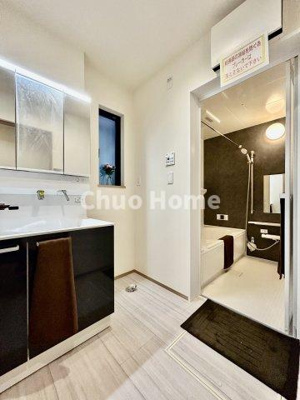 【ランドリースペース】 | 江戸川区一之江6丁目新築分譲住宅 | 【ランドリースペース】担当者がスケールを持ち歩いておりますので、ご見学時には現在お使いの洗濯機などがきちんと収まるかなどもチェックして下さい。見学前に測っておくと非常に便利だと思います。