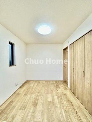 【洋室】 | 江戸川区一之江6丁目新築分譲住宅 | 【洋室】快適に過ごす条件は、一人ひとり違います。だからこそ飾り過ぎないシンプルな内装と偏り過ぎないデザインで統一しております。居住していく中でオーナー様だけの【マイホーム】に創り上げて下さい