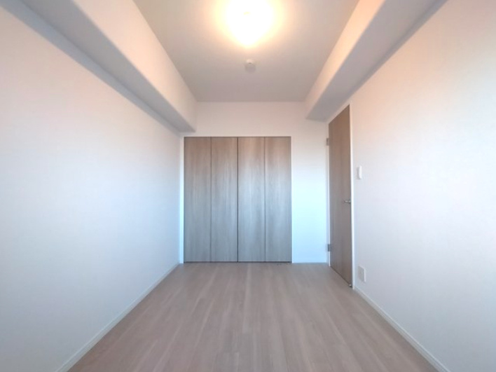 浜甲子園グリーンマンションの洋室|落ち着いた色調の洋室です