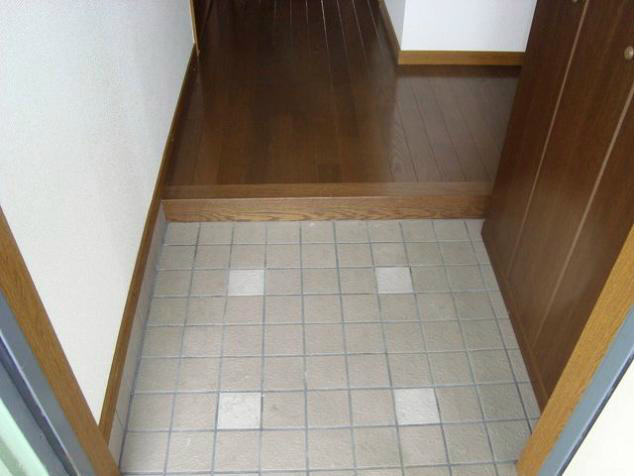 プレジールＢの玄関