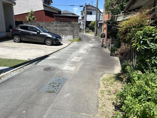 久留米市国分町　売り土地の前面道路含む現地写真