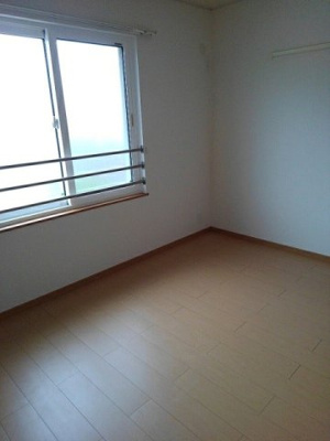 【内装】 | サンライズ榎Ａ | 明るい色調の室内です