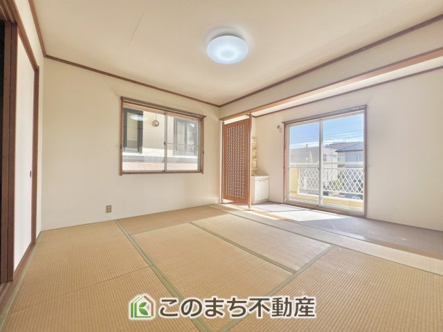 宇都宮市上戸祭町　中古戸建の和室|7帖の和室のさきには広縁があり、旅館のような雰囲気です。