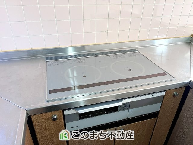 宇都宮市上戸祭町　中古戸建のキッチン|IHクッキングヒーターで調理もお掃除も楽々です♪
