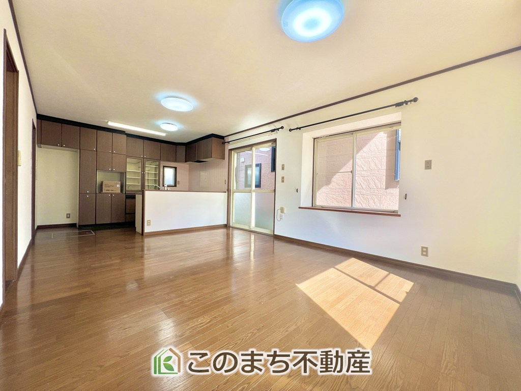 宇都宮市上戸祭町　中古戸建の居間・リビング