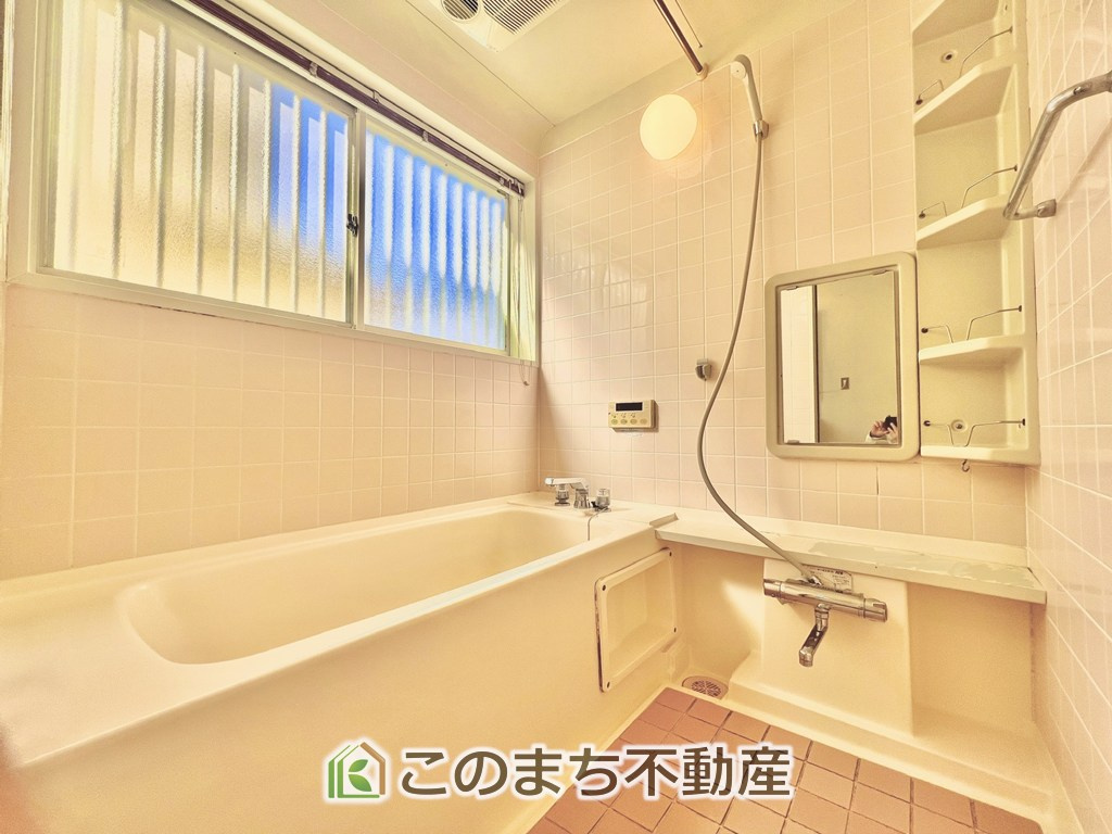 宇都宮市上戸祭町　中古戸建の浴室|ゆったりと入れるフルオートバスはお子様との団らんバスタイムが楽しめます♪
足を伸ばしてゆったりくつろげる１坪バスルームです☆