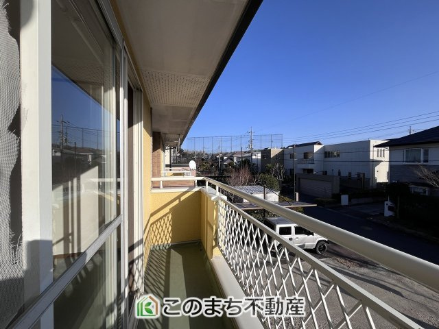 宇都宮市上戸祭町　中古戸建のバルコニー|南向きの大型バルコニーは陽当り良好で、たっぷりのお洗濯物もよく乾きます！