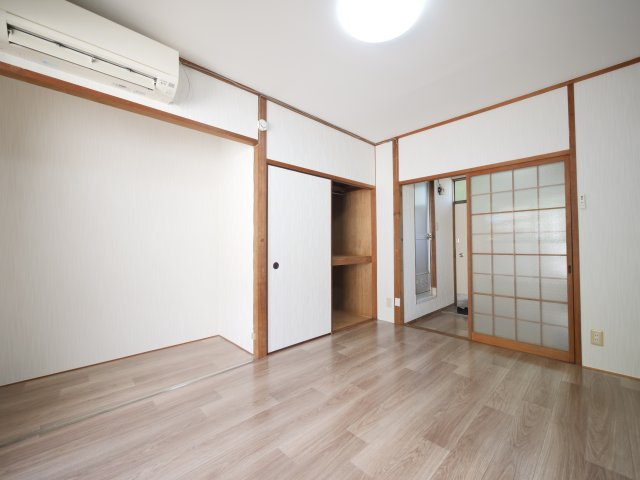 ソラータ京山Ｂ棟の居間・リビング|※写真は別の部屋のものです。
