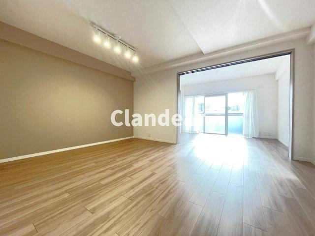 関屋ステーションハイツの居間・リビング|ドキドキの新生活も、安心してスタート。ぴったりの住まいを見つけませんか？クランディアが一緒に住まい選びをサポートします‼　まずは、お気軽にお問合せください　＃クランディア