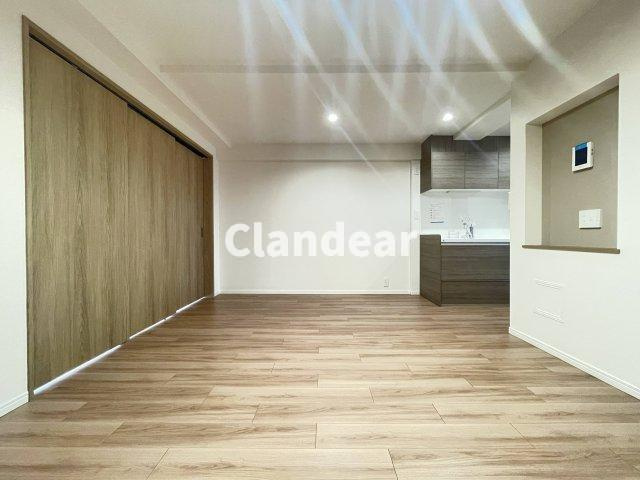 関屋ステーションハイツの居間・リビング|ドキドキの新生活も、安心してスタート。ぴったりの住まいを見つけませんか？クランディアが一緒に住まい選びをサポートします‼　まずは、お気軽にお問合せください　＃クランディア