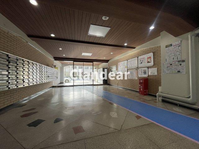 関屋ステーションハイツのロビー|ドキドキの新生活も、安心してスタート。ぴったりの住まいを見つけませんか？クランディアが一緒に住まい選びをサポートします‼　まずは、お気軽にお問合せください　＃クランディア