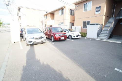 ディアス セフィーラⅢの駐車場