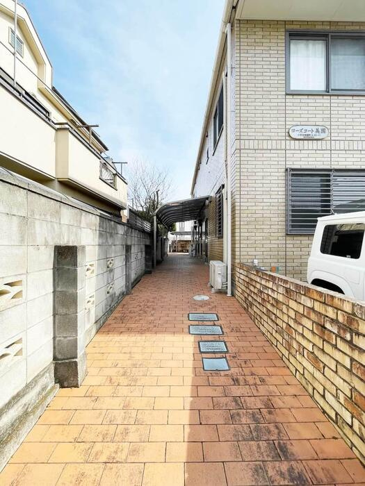 ローズコート美園のエントランス