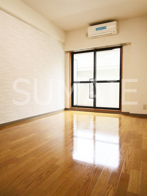 ソフィアコートの居間・リビング|広々8帖の洋室です☆