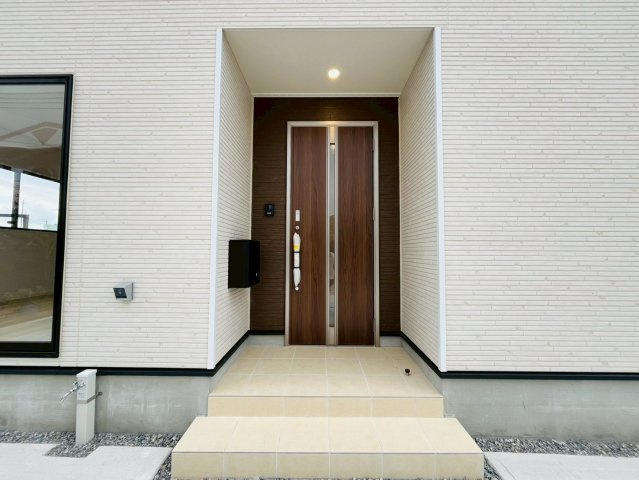 ♥♥糸満市喜屋武　第6-3号棟（全3棟）の玄関