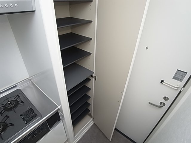 神戸市長田区浜添通１丁目のアパートの玄関|シューズボックス付き