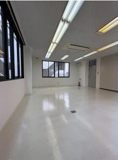 大津市粟津町の店舗事務所の内装