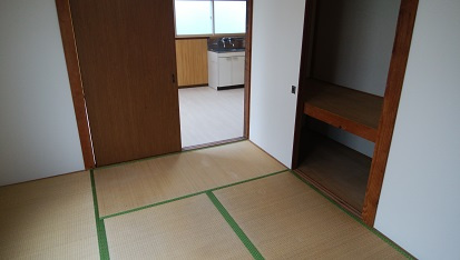 興津4丁目2戸長屋の内装