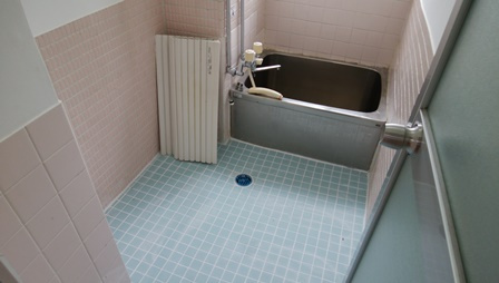 興津4丁目2戸長屋の浴室