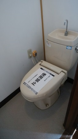 興津4丁目2戸長屋のトイレ