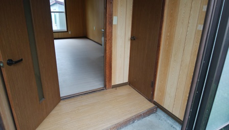 興津4丁目2戸長屋の玄関