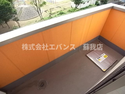 【バルコニー】 | 金太郎ヒルズ100 | バルコニーからの眺めを楽しみながら食事をしませんか