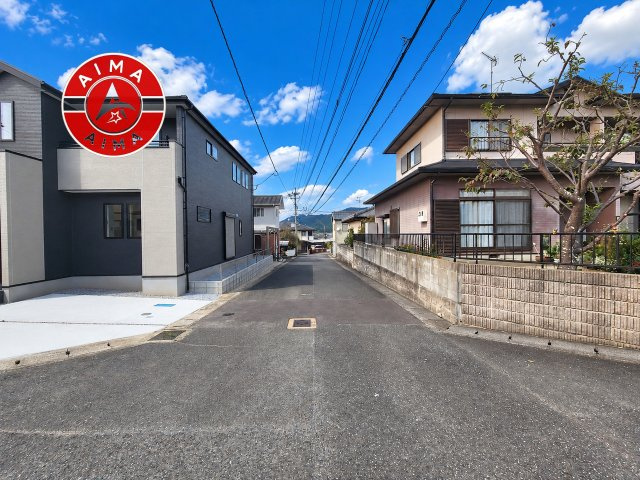 糟屋郡久山町大字久原第8-1棟（1号棟）の外観|前面道路含む現地の写真です。