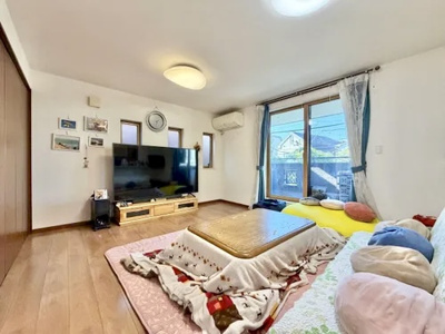 【居間・リビング】 | 葛飾区お花茶屋2丁目中古住宅 | 【居間・リビング】「ＬＤＫは家族団らんをデザイン」広いＬＤＫでは家族が集まり一緒の時間を過ごせる工夫がされております。何気ない一日の当たり前のひとコマがいつか一生の宝物になります