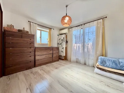 【洋室】 | 葛飾区お花茶屋2丁目中古住宅 | 【洋室】快適に過ごす条件は、一人ひとり違います。だからこそ飾り過ぎないシンプルな内装と偏り過ぎないデザインで統一しております。居住していく中でオーナー様だけの【マイホーム】に創り上げて下さい