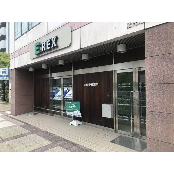 隼人町店舗事務所のエントランス