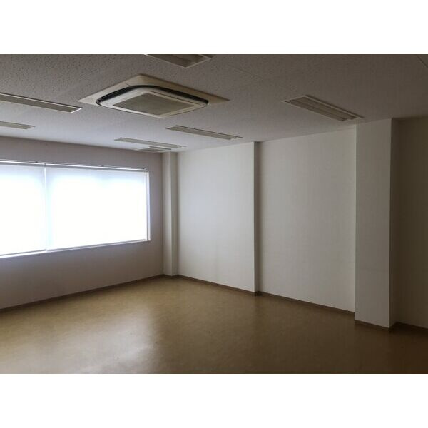 隼人町店舗事務所の居間・リビング