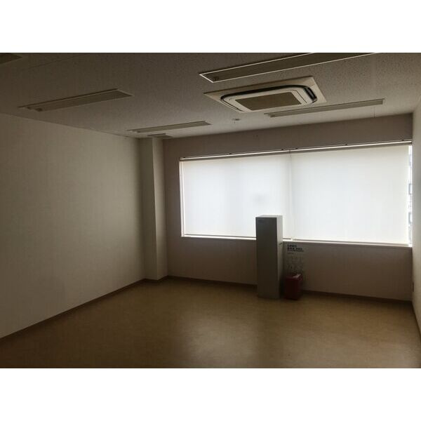 隼人町店舗事務所の居間・リビング