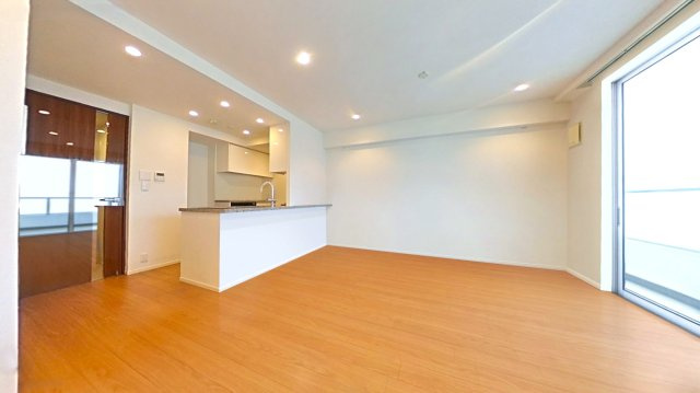 パークホームズ二子玉川ヒルトップの居間・リビング|会話の弾むカウンターキッチン。小さなお子様がいても様子がわかり安心です。