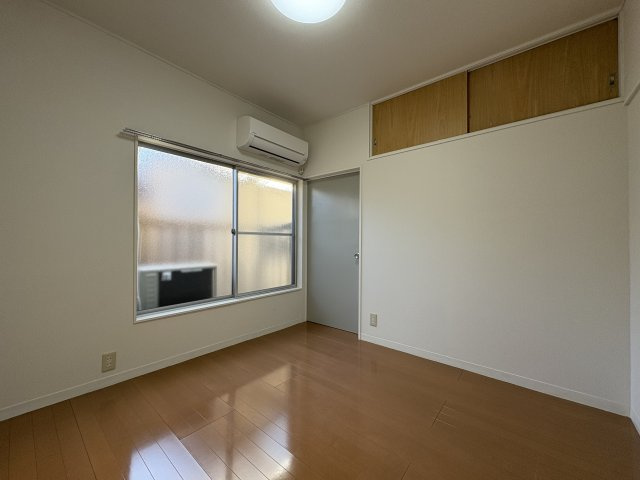 池田戸建ての洋室