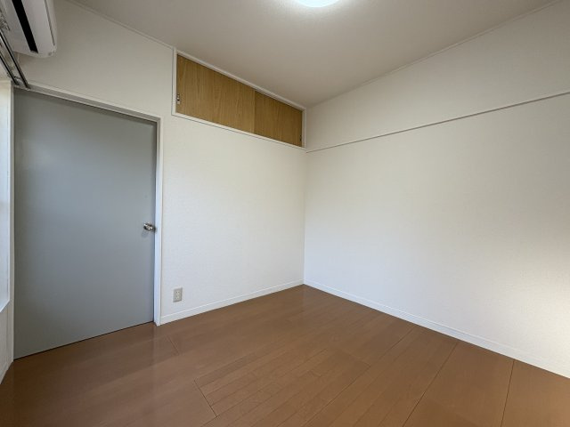 池田戸建ての洋室