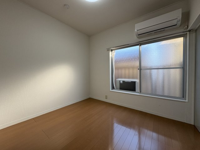 池田戸建ての洋室