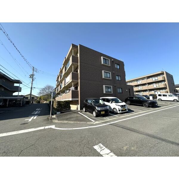 ロイヤルヒルズ山代弐番館の駐車場