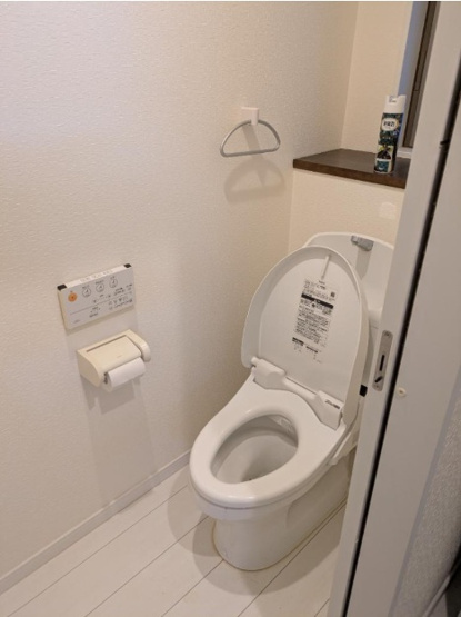 【トイレ】 | キレイな水回りをキープしやすい「温水洗浄便座」完備！