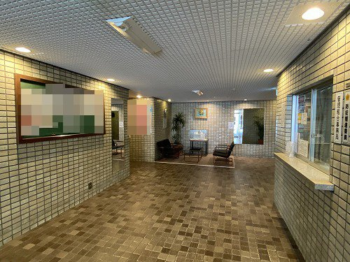 河原町スカイマンションのエントランス