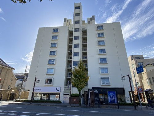 河原町スカイマンションの外観