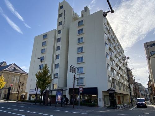 河原町スカイマンションの外観